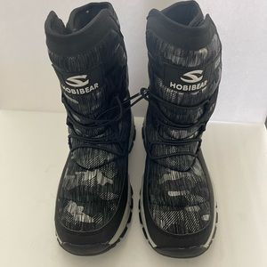 Hobibear New With Out Tags - Big kid size 5 winter boots.